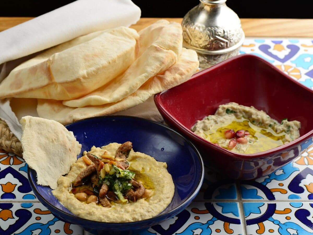 Orientalische Mezze mit Hummus und frischem Fladenbrot, Kurs An Sultan’s Tafel